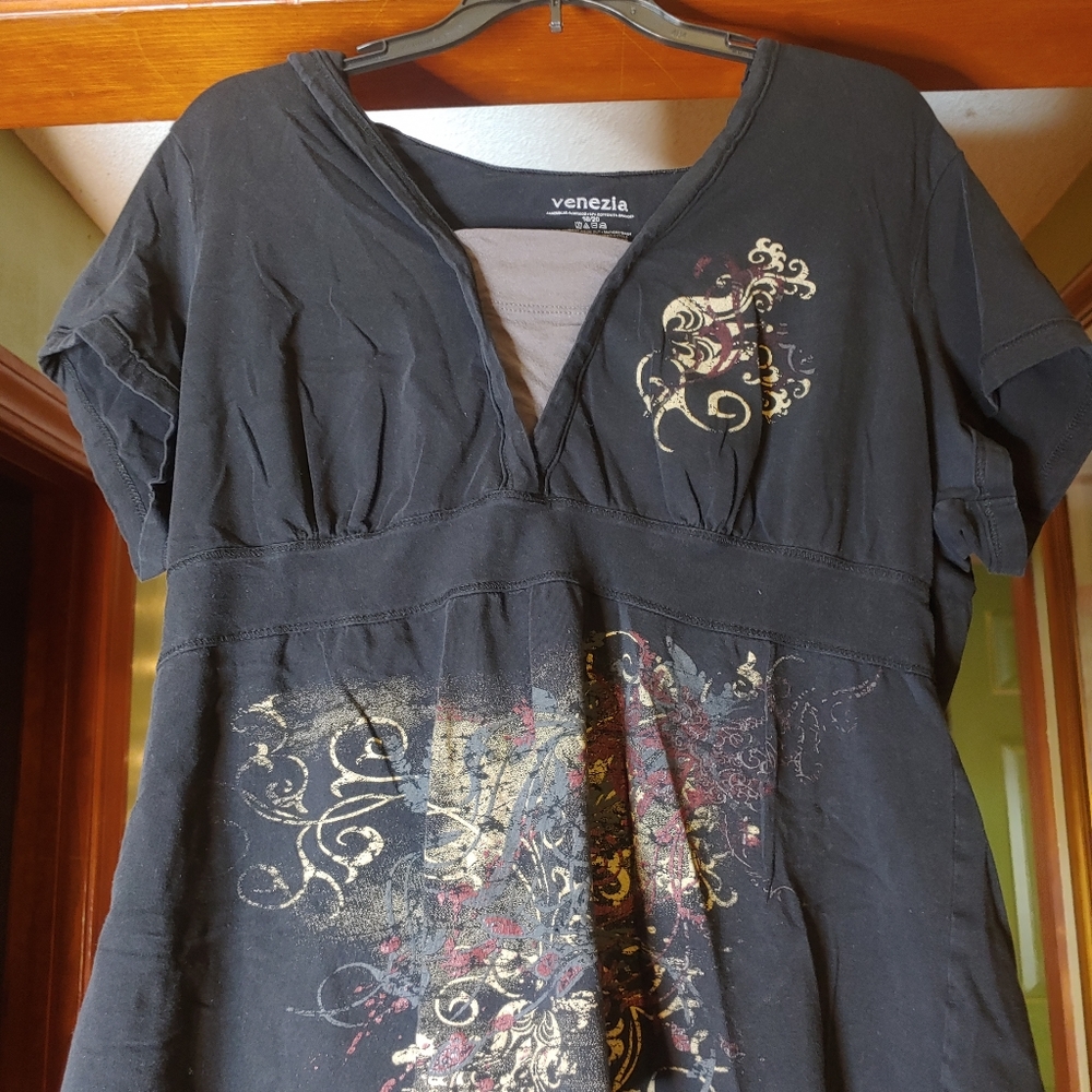 Venezia hooded top with graphic.nNn.5M5
